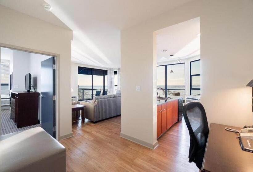 자쿠지 스위트, Ocean Promenade