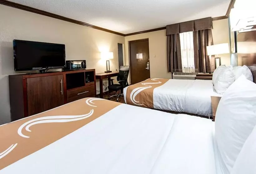 ２ダブルベッドのスタンダードルーム, Quality Inn & Suites Quakertown Allentown