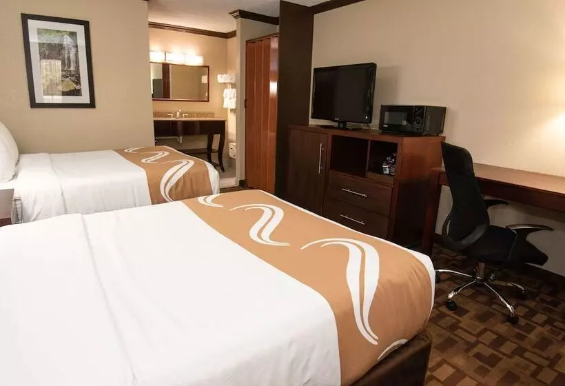 ２ダブルベッドのスタンダードルーム, Quality Inn & Suites Quakertown Allentown