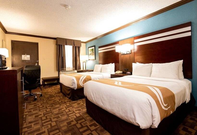 带2个双人床的标准工作室, Quality Inn & Suites Quakertown Allentown
