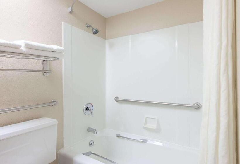 Стандартный Номер Кровать Кинг, Super 8 By Wyndham St Charles
