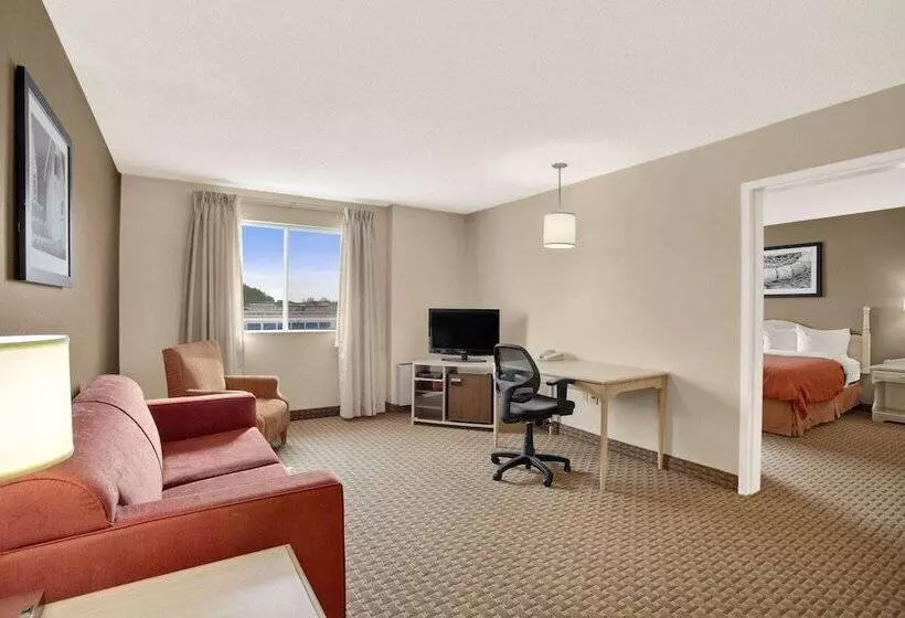 سوییت, Travelodge Suites By Wyndham Saint John
