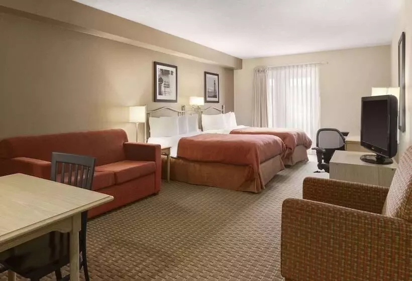 اتاق لوکس, Travelodge Suites By Wyndham Saint John