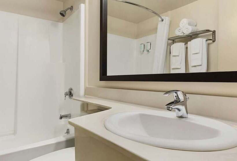 スイート, Travelodge Suites By Wyndham Saint John