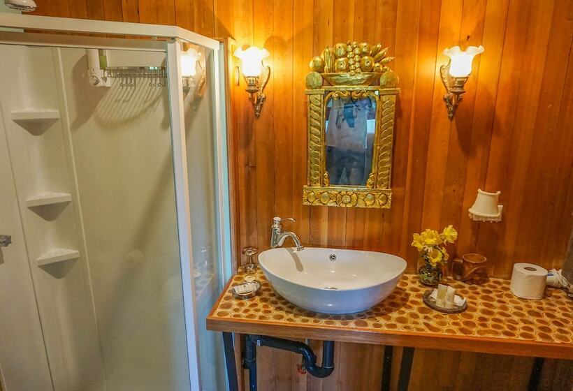 جناح ديلوكس, Wedgwood Manor And Glamping Retreat