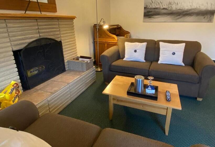 디럭스 스위트 킹 침대, Buccaneer Inn