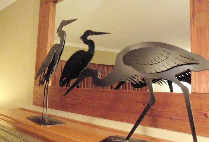 디럭스 스위트 킹 침대, Buccaneer Inn