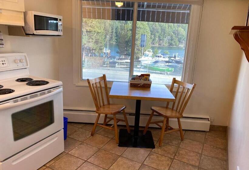 디럭스 스위트 킹 침대, Buccaneer Inn