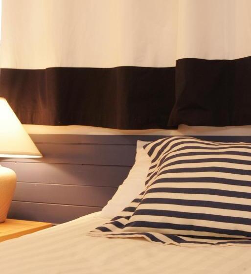 스탠다드 룸 더블 침대 2개, Buccaneer Inn