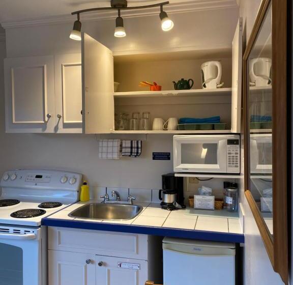 스탠다드 룸 더블 침대 2개, Buccaneer Inn