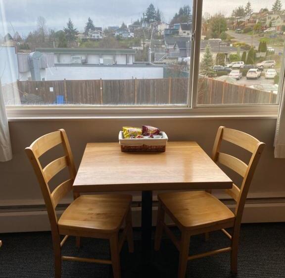 스위트, Buccaneer Inn