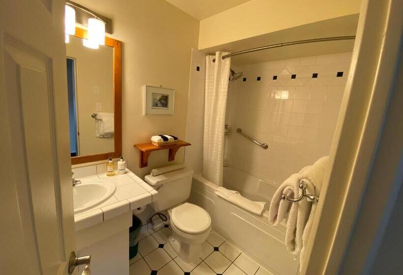 디럭스 스위트 킹 침대, Buccaneer Inn