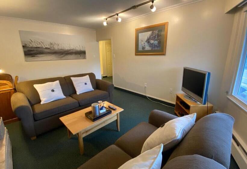 디럭스 스위트 킹 침대, Buccaneer Inn