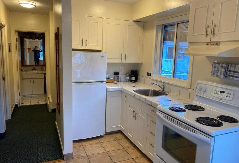 디럭스 스위트 킹 침대, Buccaneer Inn