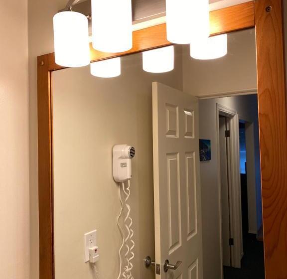 디럭스 스위트 킹 침대, Buccaneer Inn