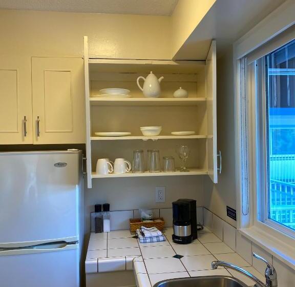 디럭스 스위트 킹 침대, Buccaneer Inn