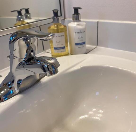 디럭스 스위트 킹 침대, Buccaneer Inn