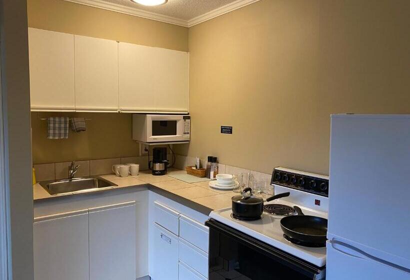 스위트, Buccaneer Inn