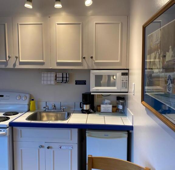 스위트, Buccaneer Inn