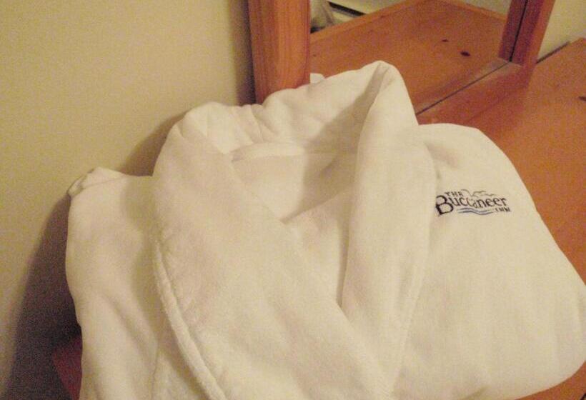 스위트 킹사이즈 침대, Buccaneer Inn