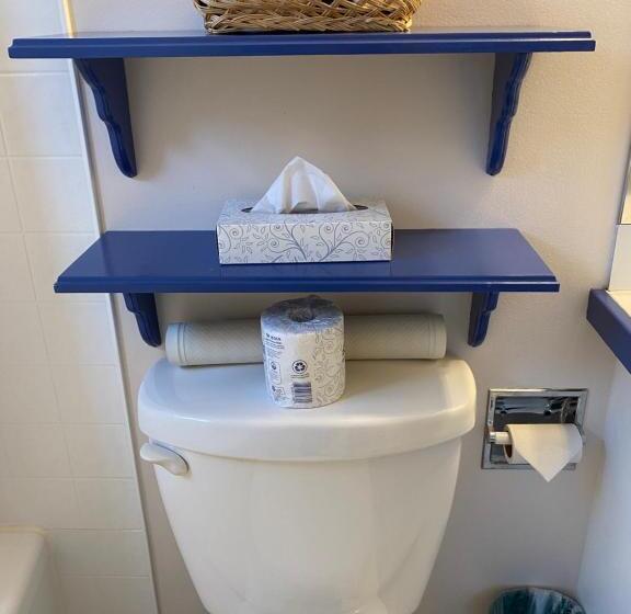 스위트 킹사이즈 침대, Buccaneer Inn