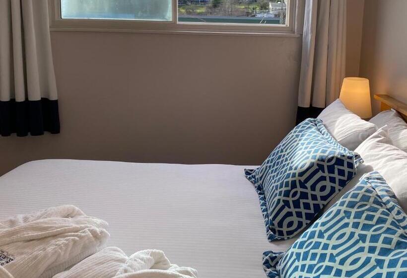 스위트 킹사이즈 침대, Buccaneer Inn