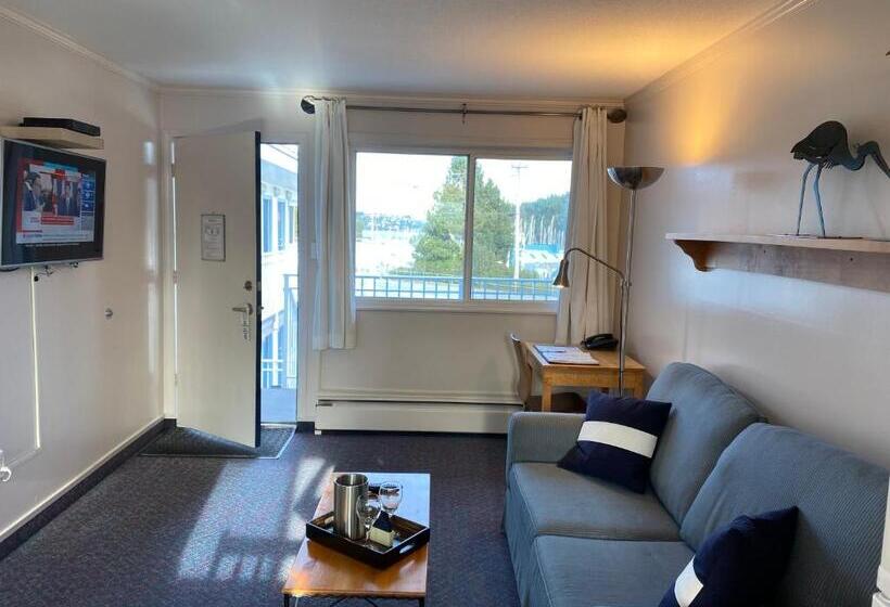 스위트 킹사이즈 침대, Buccaneer Inn