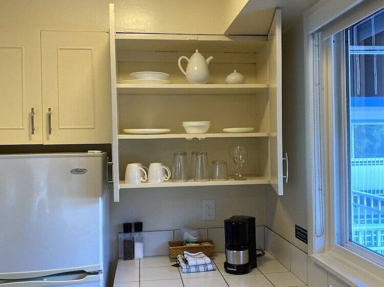 디럭스 스위트 킹 침대, Buccaneer Inn