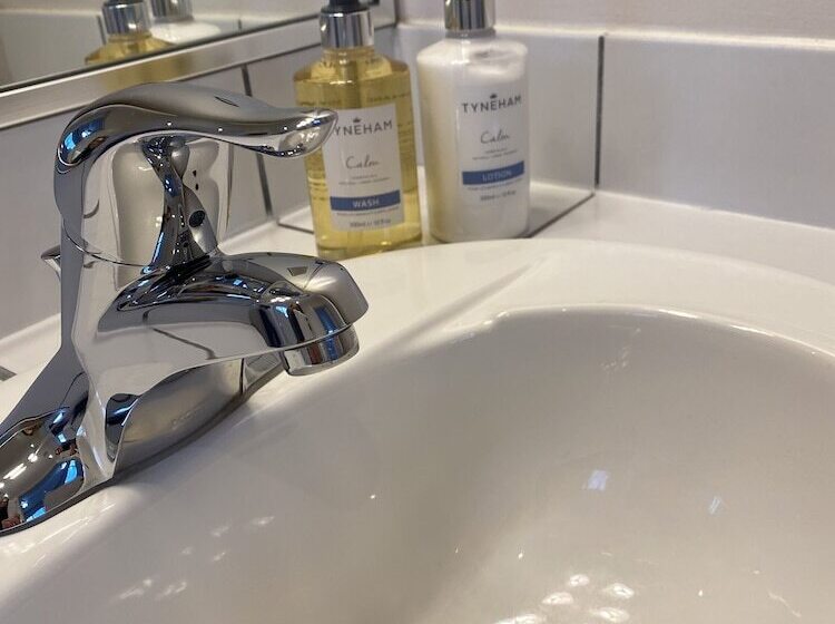 스위트, Buccaneer Inn