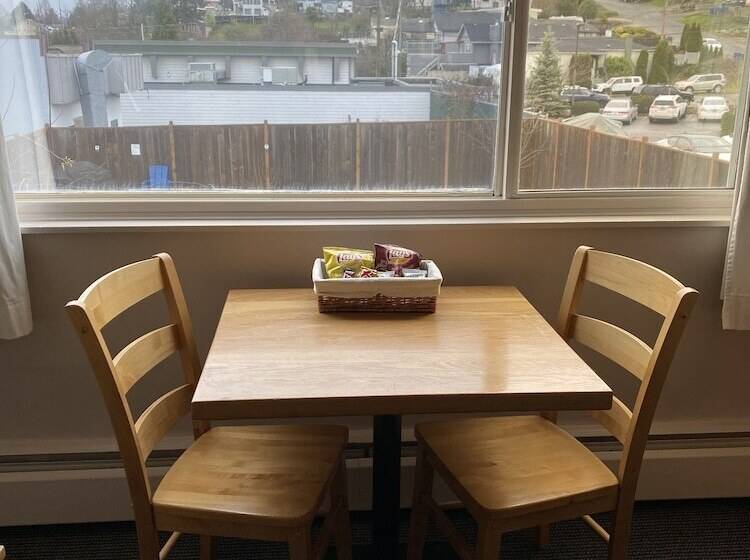 스위트, Buccaneer Inn
