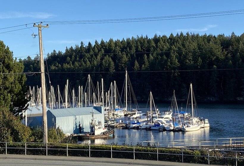 스위트 킹사이즈 침대, Buccaneer Inn