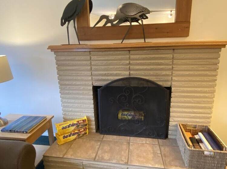 디럭스 스위트 킹 침대, Buccaneer Inn