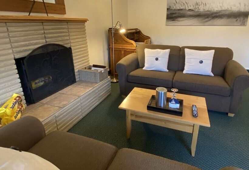 디럭스 스위트 킹 침대, Buccaneer Inn