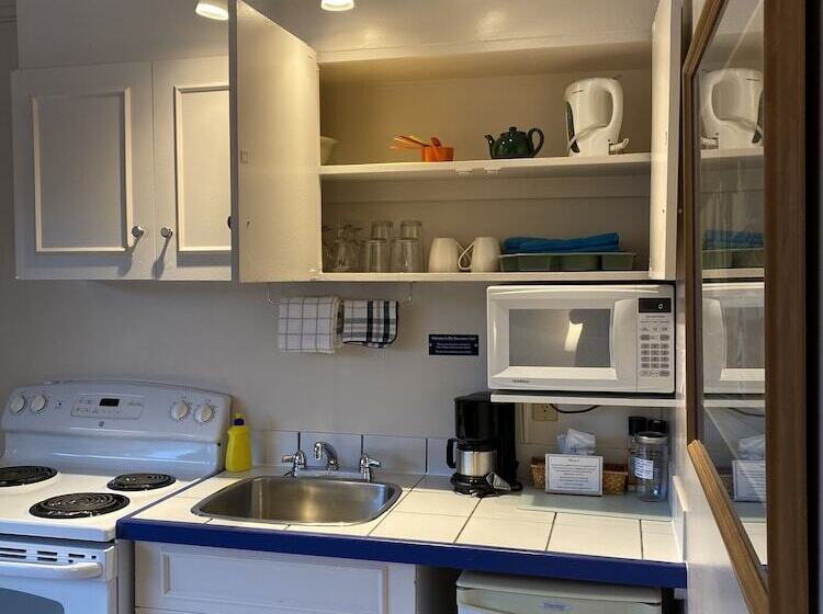 스위트, Buccaneer Inn