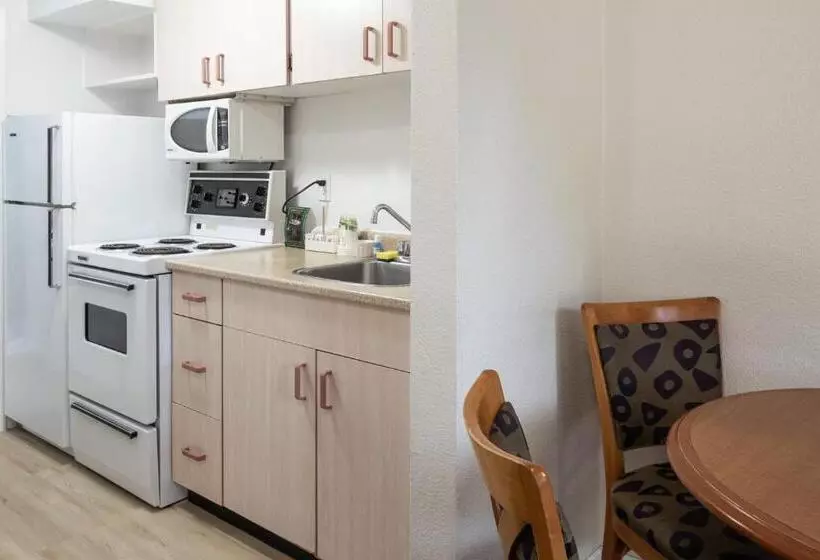 سوییت, Robin Hood Inn And Suites