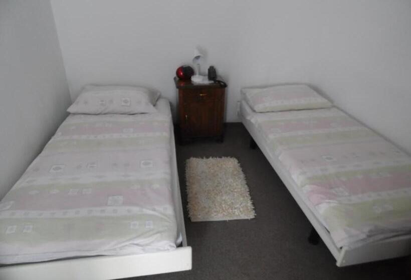 غرفة قياسية, Garni Bar Sport