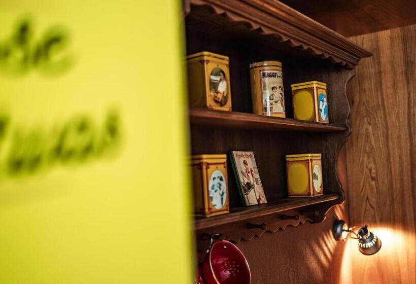 اتاق استاندارد یک نفره, Boutique Hotel Kronenhof