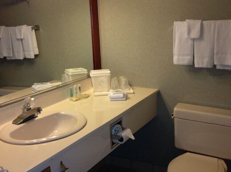 家庭套房, Quality Inn & Suites Bay Front