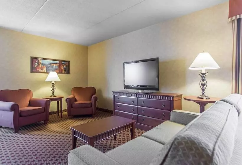 سوییت خانوادگی, Quality Inn & Suites Bay Front