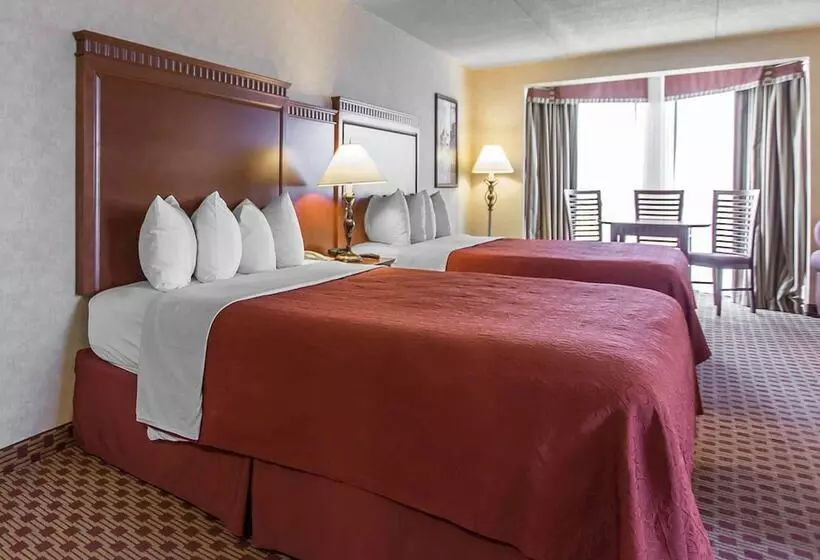 سوییت خانوادگی, Quality Inn & Suites Bay Front