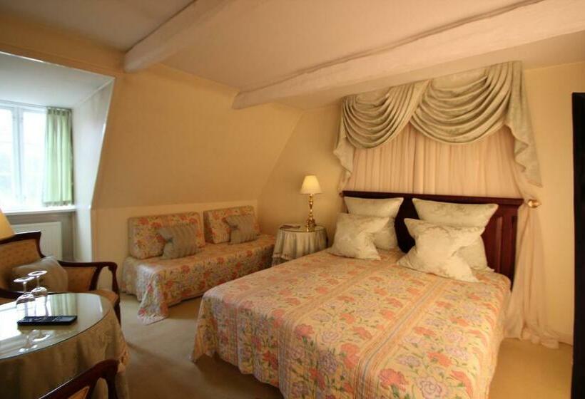 标准单人间, Store Restrup Manor House