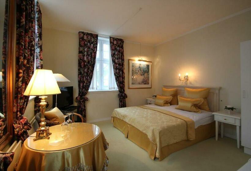 标准间, Store Restrup Manor House