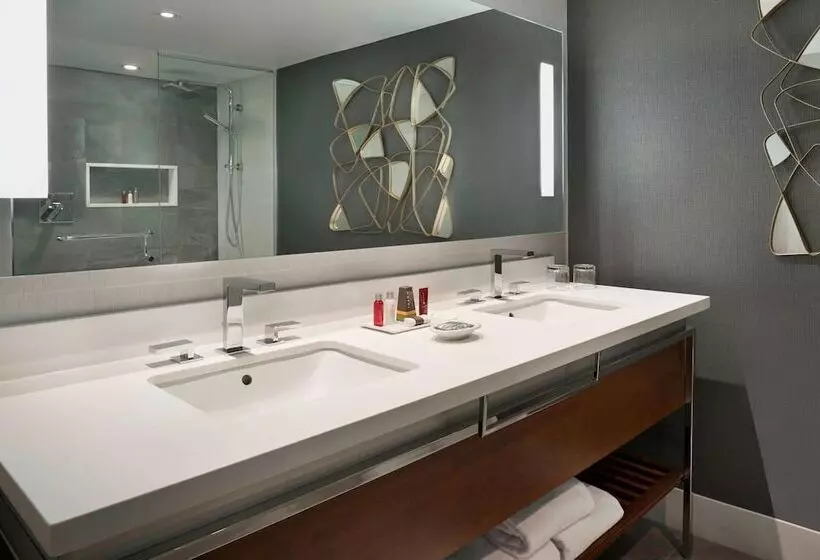 مجموعه ویستا شهر, Toronto Marriott City Centre