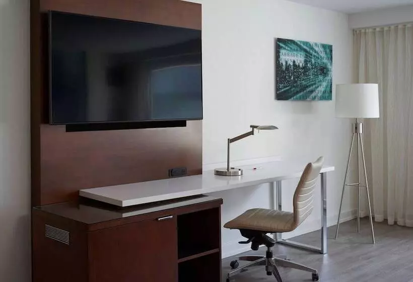 مجموعه ویستا شهر, Toronto Marriott City Centre