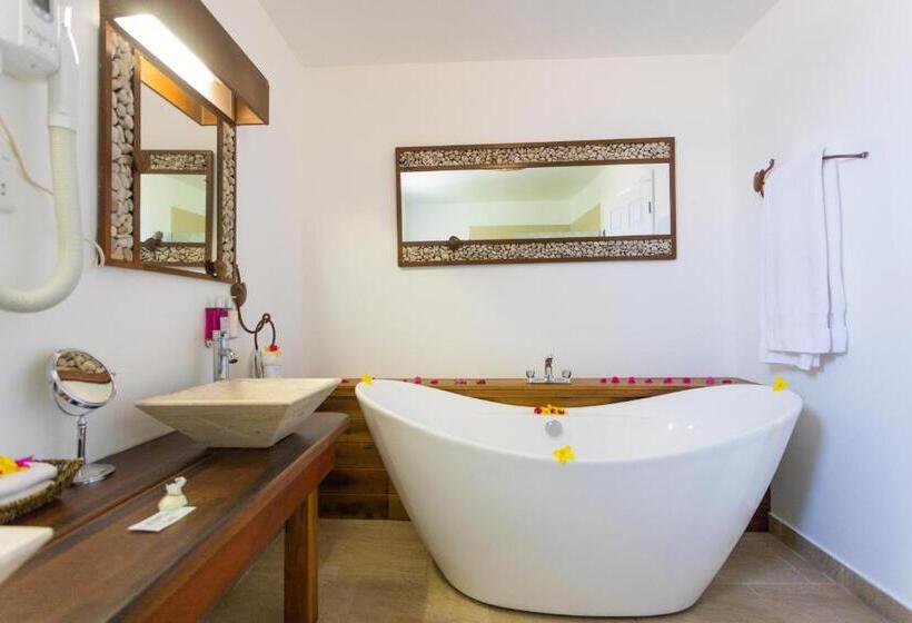 Deluxe Suite King Bed, True Blue Bay Resort