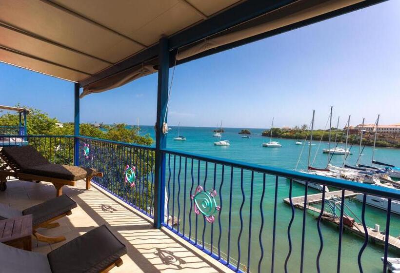 سوییت, True Blue Bay Resort