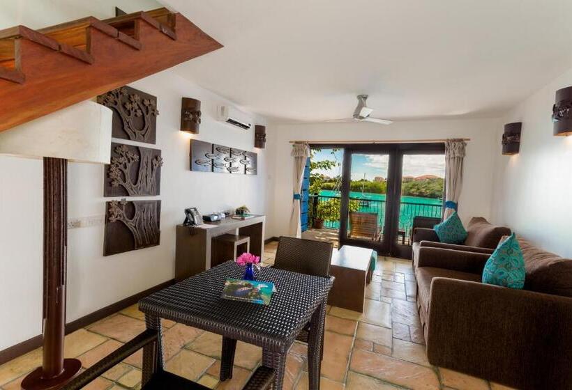 سوییت, True Blue Bay Resort