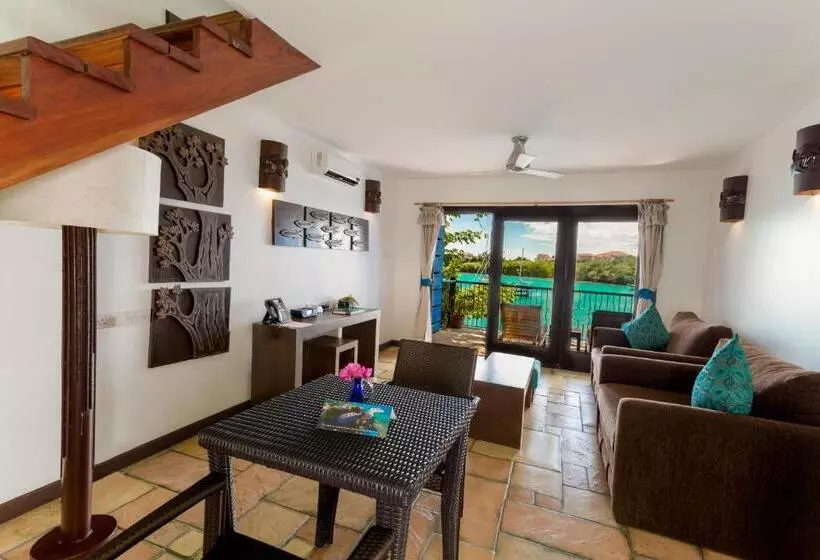 سوییت, True Blue Bay Resort