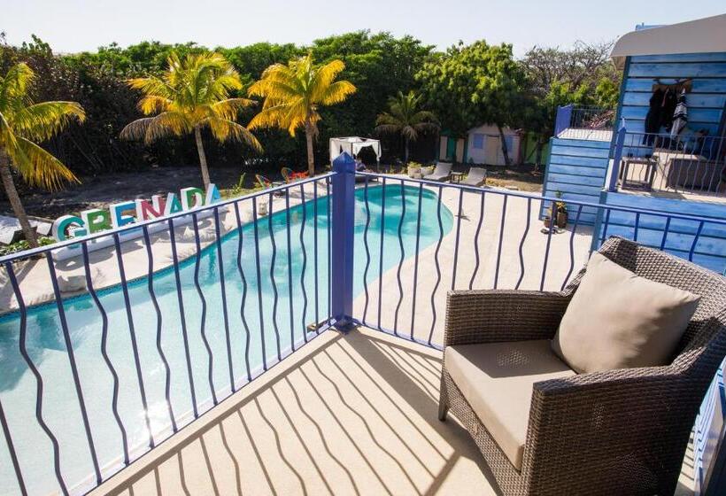اتاق لوکس با تخت بزرگ, True Blue Bay Resort
