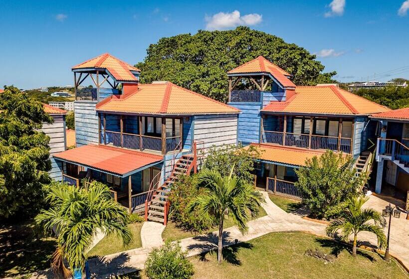 سوییت, True Blue Bay Resort